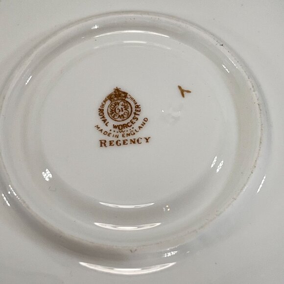 Vtg Royal Worcester Red Regency Tea Cup Saucer Set Of 2 Gold Trim England - Picture 10 of 15
